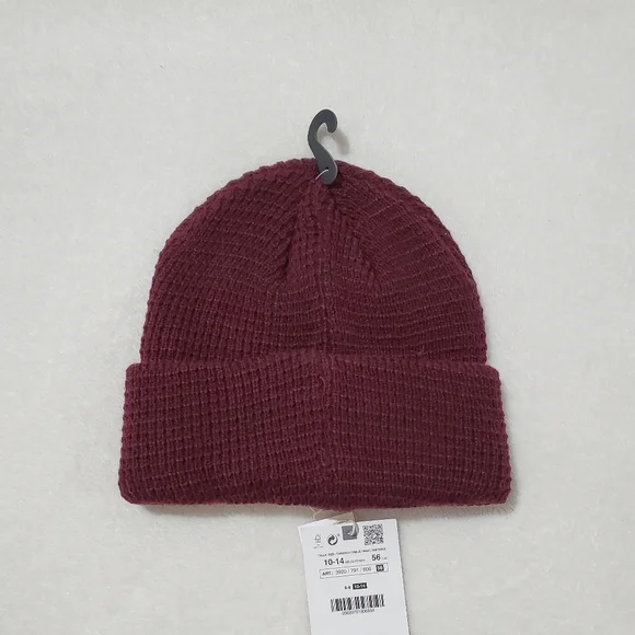 ❌️SOLD❌️KIDS/ INITIAL KNIT HAT BURGUNDY SIZE 6-9 YEARS - Picture 6 of 6